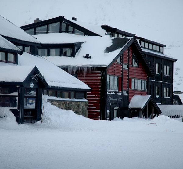 Finse 1222 hotel exterior in winter, photographed in February 2006.