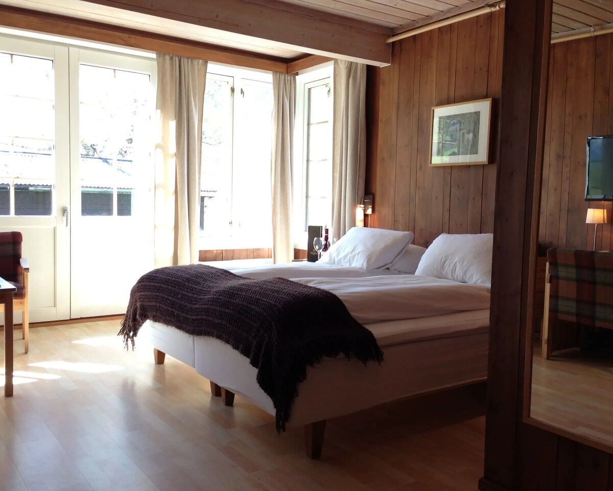 Wood-panelled guest room at Fossheim Hotel in Lom