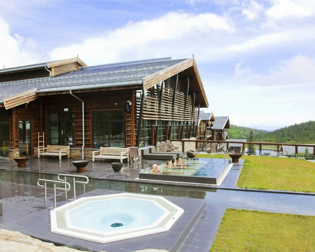 Outdoor spa terrace at Norefjell Ski & Spa