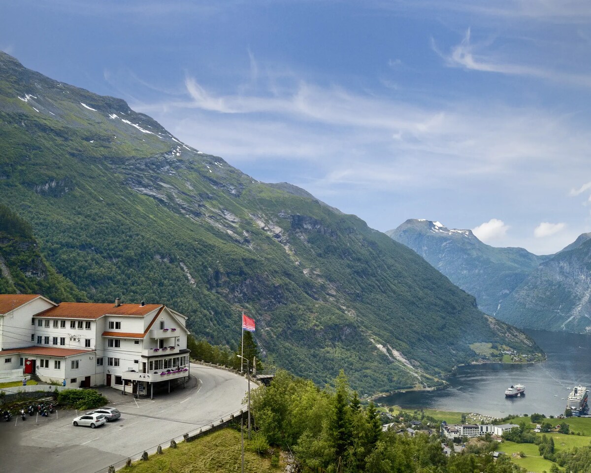 Hotel Utsikten above Geirangerfjord